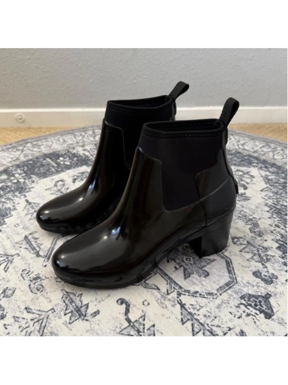 Hunter Refined Black Mid Heel Gloss Bootie - Size 7/38